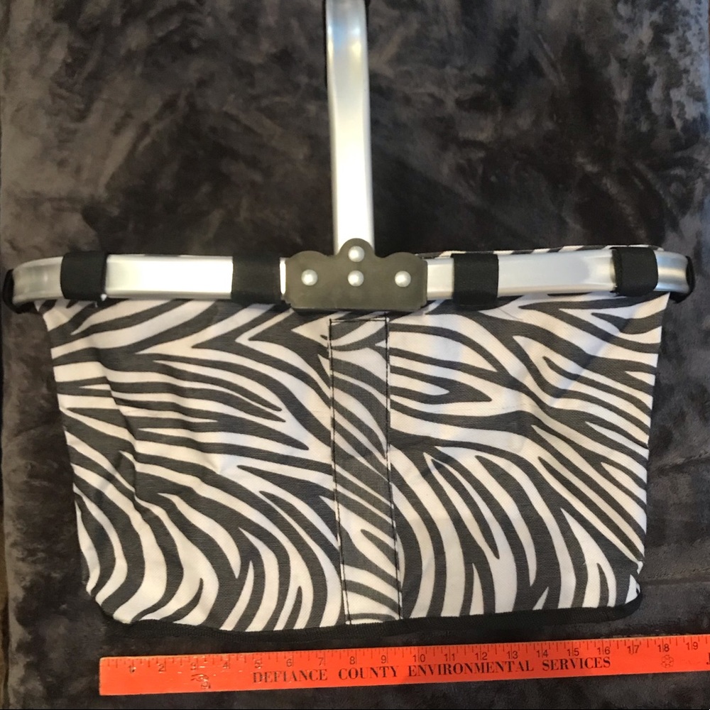 Zebra pop-up collapsible picnic basket